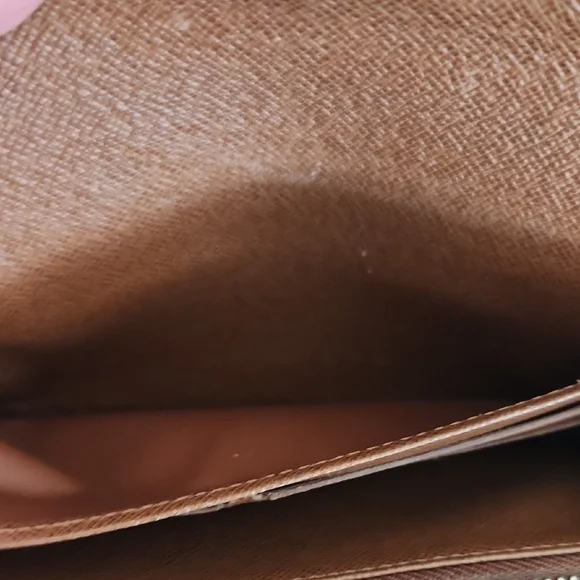 Louis Vuitton Monogram Sarah Wallet - Picture 12 of 16